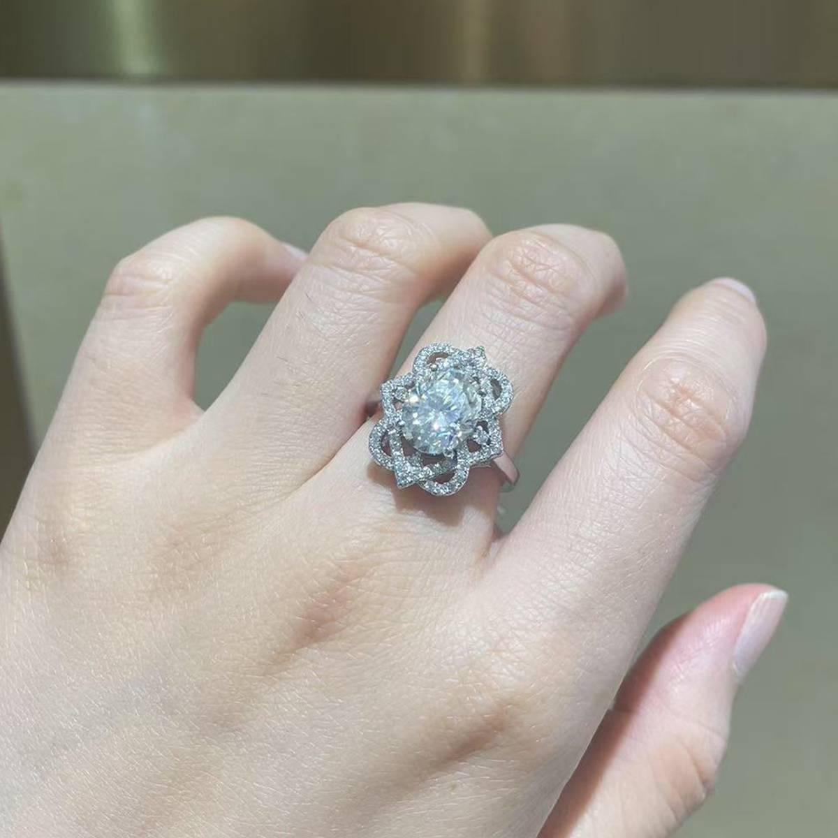 Light arm luxury Oval women's ring S925 silver plated platinum customized selection, main stone Moissanite 3.0ct/Side Stone Cubic Zirconia